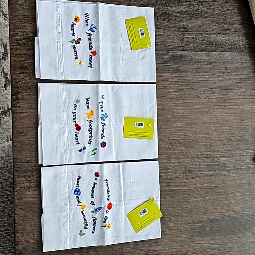 Set of 3 guest towels, The Spring Shop brand, white with friend messages